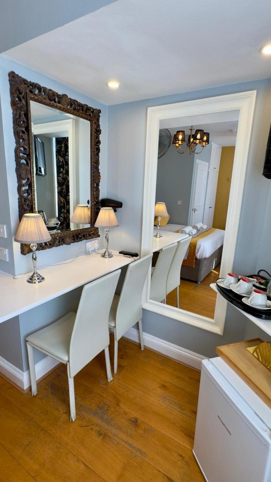 Piccolino Hyde Park Bed and breakfast 2*